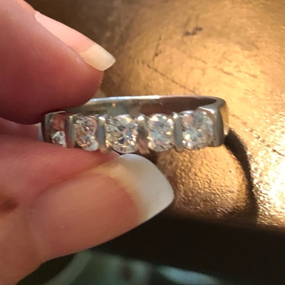 Natural diamond 5 stone 0.75 total carat weight platinum ring - Picture 10 of 15